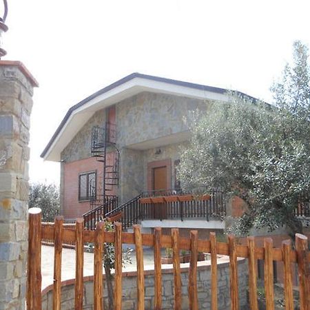 Casale Il Gheppio Laureana Cilento Exterior foto
